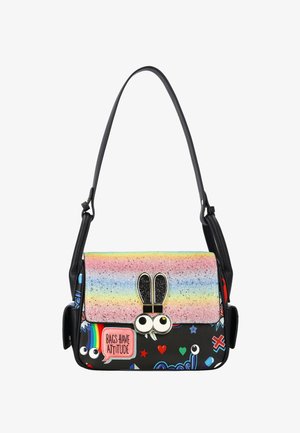 Borsa a spalla nera con patta glitter arcobaleno, occhi e orecchie in stile cartone animato come fermaglio, motivi pop art colorati e fumetto con la scritta "Le borse hanno carattere."
