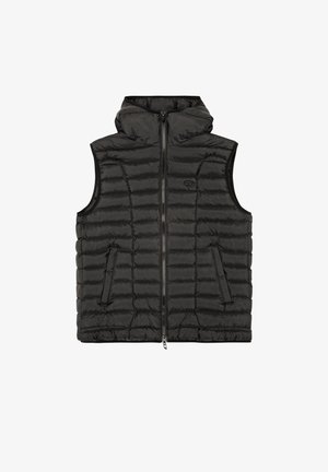 Musta puffi liivi, jossa on vetoketjullinen etuosa, huppu ja kaksi sivutaskua. Sisältää tikatun designin ja sileän pinnan. Vähäinen brändäys rinnassa.