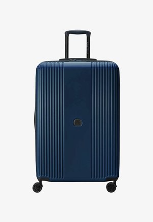 Valigia rigida blu navy con texture a righe verticali, manico nero retrattile e due ruote per la mobilità. Logo mostrato centralmente.