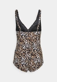 Eén-piece badpak in luipaardprint met een diepe V-halslijn, verstelbare schouderbanden en een zwarte voering. Soepele, rekbare stof.
