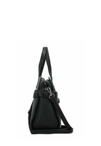 Bolso de mano de cuero negro con un acabado texturizado. Cuenta con dos asas, una correa de hombro ajustable y una forma estructurada y angular.