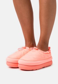 UGG Pantuflas - salmon