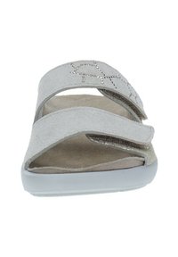 Sandal in suede grigia con due cinturini regolabili, soletta morbida e suola testurizzata. Decorato con accenti di strass sulla parte superiore.