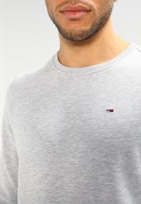 Tommy Jeans Felpa - mottled grey