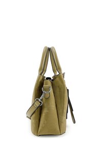 Olivgrüne Handtasche mit strukturierter Oberfläche, ausgestattet mit einem Reißverschluss, doppelt oberen Traggriffen und einem verstellbaren Schultergurt. Schwarze Nahtdetails.
