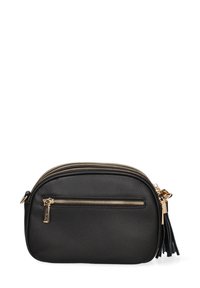 Borsa a tracolla nera in pelle con due scomparti con zip, hardware dorato e un accento in frange sul lato. Superficie texturizzata.