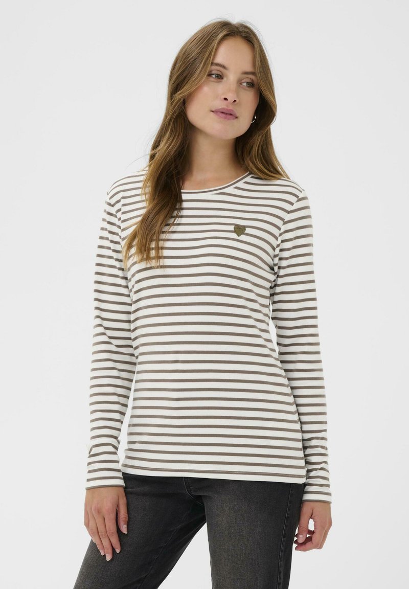 Prúžkované tričko s dlhým rukávom v smotanovej a taupe farbe, s okrúhlym výstrihom a malým detailom srdca na prednej strane. Mäkko tkaná látka.
