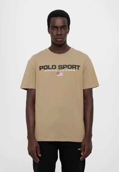 Polo Ralph Lauren SHORT SLEEVE - Marškinėliai su spaudiniu - desert khaki/black