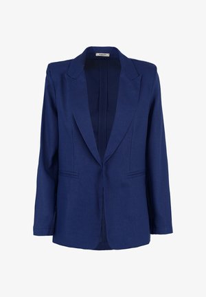 Blazer sartoriale blu navy con rever a lancia, maniche lunghe e due tasche a filetto anteriori, mostrato su sfondo bianco.