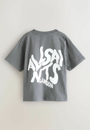 Graues Baumwoll-T-Shirt mit kurzen Ärmeln, das auf der Rückseite weißen, stilisierten Text trägt, der "ALLSAINTS LONDON" liest.