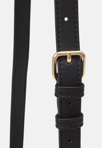 Anna Field Skulderveske - black