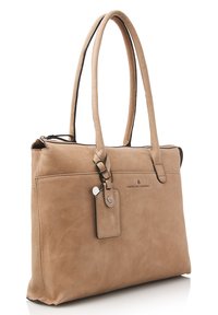Beige leren tote bag met twee lange handvatten, ritssluiting, een afneembare tag en een gladde textuur. Bevat subtiele branding aan de voorkant.