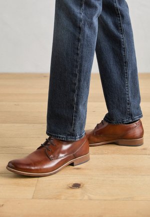 Zakelijke veterschoenen - cognac
