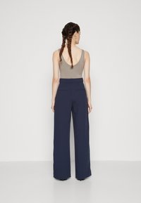 Abercrombie & Fitch A&F Sloane Tailored Wide Leg Pant - Stoffhose - navy