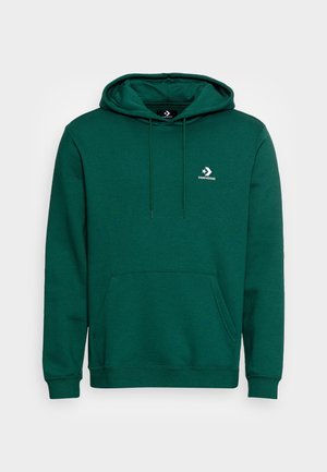 Grüne Kapuzenjacke aus Baumwollmischung, mit Kängurutasche, verstellbarem Kordelzug an der Kapuze und weißem Logo auf der Brust. Weiche Textur.