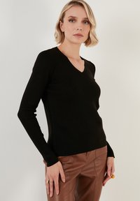 Thumbnail Image 6