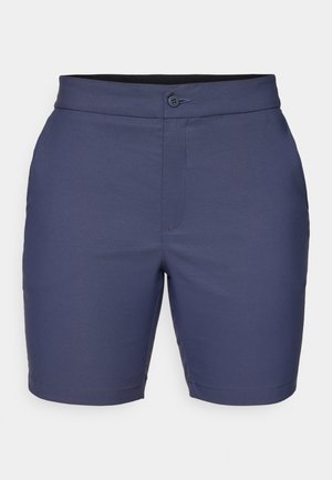 Námornícke modré šortky vyrobené z hladkého materiálu, s uzáverom na gombík, pútkami na opasok a prispôsobeným strihom s čistým lemom.