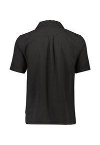 Zwarte kraagloze blouse met korte mouwen, gemaakt van een gestructureerde stof, met een rugplooi en een rechte onderzoom.