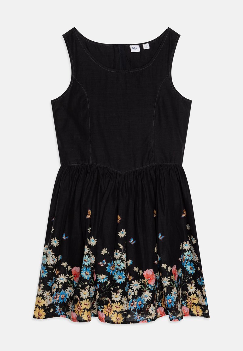Robe noire avec un corsage ajusté et une jupe fluide. Broderies florales en bleu, rose, jaune et blanc le long de l'ourlet. Texture douce.