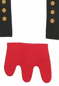 Juoda medžiaga su auksiniais mygtukais šone ir raudonas megztas gabalas su trimis įstrižomis dalimis, primenančiomis pirštinę arba kumštinę pirštinę.