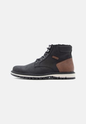 Pier One Šněrovací kotníkové boty - black