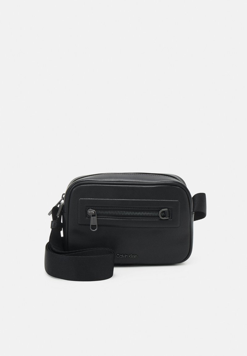 Calvin Klein ELEVATED PU CAMERA BAG - Umhängetasche - black smooth