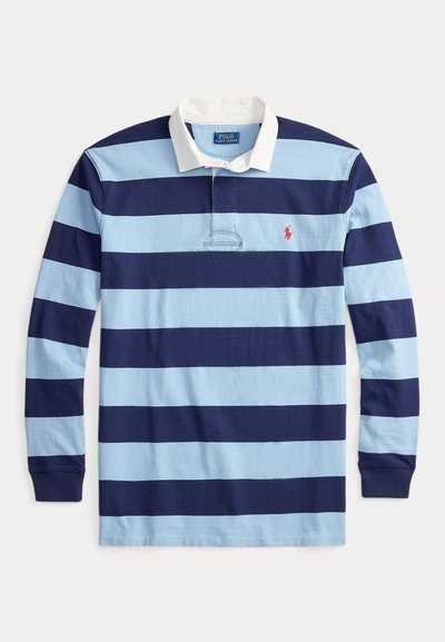 Maillot de rugby à manches longues avec rayures horizontales alternées bleu clair et bleu marine et col blanc, avec un petit logo rouge brodé.