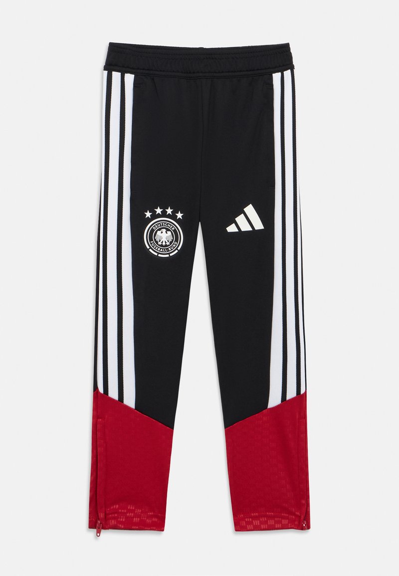 Schwarze Sporthose mit weißen Streifen, roten Akzenten, Logo des Deutschen Fußball-Bunds und Adidas-Emblem. Mit Reißverschlüssen am Knöchel.