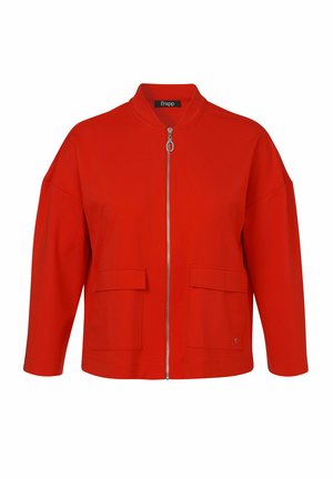 Leuchtend rote Reißverschlussjacke mit zwei großen Frontklapptaschen und rundem Kragen, entworfen mit langen Ärmeln und lockerem Sitz.