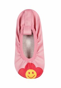 Rosa Stoff-Balletschuhe mit abgerundeter Zehenpartie, elastischem Einstieg und einer roten Blume mit einem lächelnden Gesicht auf der Zehenkappe.