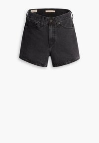 Pantalones cortos de mezclilla negra de talle alto con cierre frontal de botón y cremallera, trabillas para cinturón y diseño de cinco bolsillos.