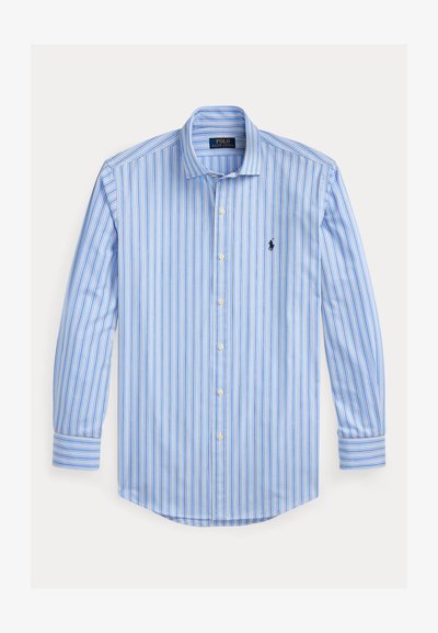 Hellblaues Hemd mit langen Ärmeln, Knopfleiste, vertikalen weißen und marineblauen Streifen und kleinem marineblauem Polo-Spieler-Logo auf der Brust.