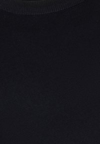 Schwarzer Strickstoff mit gerippter Textur, der eine glatte Oberfläche zeigt. Verfügt über einen Rundhalsausschnitt und eine einheitliche Farbe.