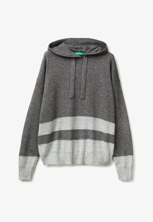 Sudadera gris con cordones ajustables, con una franja de gris más claro en el bajo y las mangas. Puños y bajo acanalados. Textura suave.