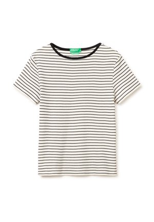 Weißes T-Shirt mit kurzen Ärmeln, dünnen schwarzen horizontalen Streifen und einem schwarzen Rundhalsausschnitt.