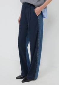 Calliope BITESSUTO  - Pantaloni - blu