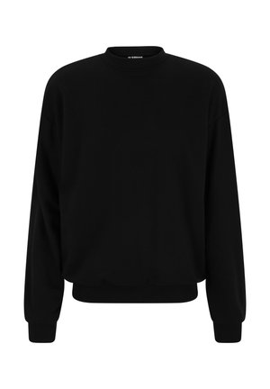 Sudadera negra con cuello redondo, mangas largas y puños de canalé. Fabricada en un tejido suave con un corte relajado y sin patrones visibles.
