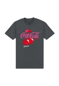 Šedé bavlněné tričko s retro grafikou Coca-Cola Cherry v růžové a červené barvě, zobrazující třešně a text "Užij si to" a "Neuvěřitelné!"