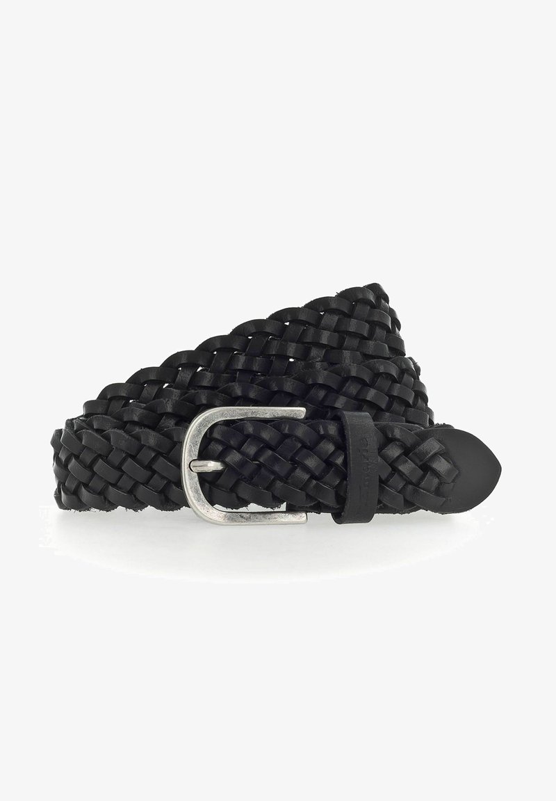 Sort vævet læderbælte med en sølvfarvet metalspænde. Har en glat overflade, fleksibel tekstur og en affaset ende.