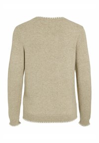 Suéter de punto beige con cuello redondo y detalles texturizados alrededor del cuello y el dobladillo. Mangas largas con puños de canalé.