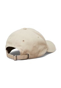 Khaki baseballcap met een gestikt afwerking, verstelbare band aan de achterkant en ventilatie ogen nabij de kroon. Zacht katoen materiaal.