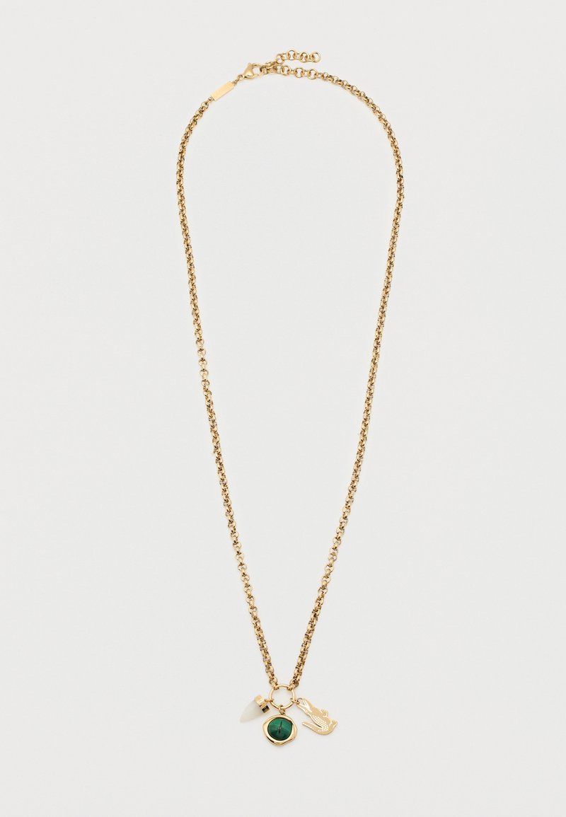 Χρυσό κολιέ αλυσίδα με τρία μενταγιόν: λευκό πέτρωμα, στρογγυλό πράσινο πολύτιμο λίθο και χρυσή σιλουέτα κάκτου.