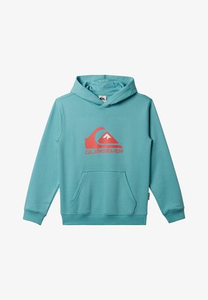 Sweat à capuche bleu canard avec poche avant et logo Quiksilver rouge centré sur la poitrine, présentant un motif stylisé de vague et de montagne.