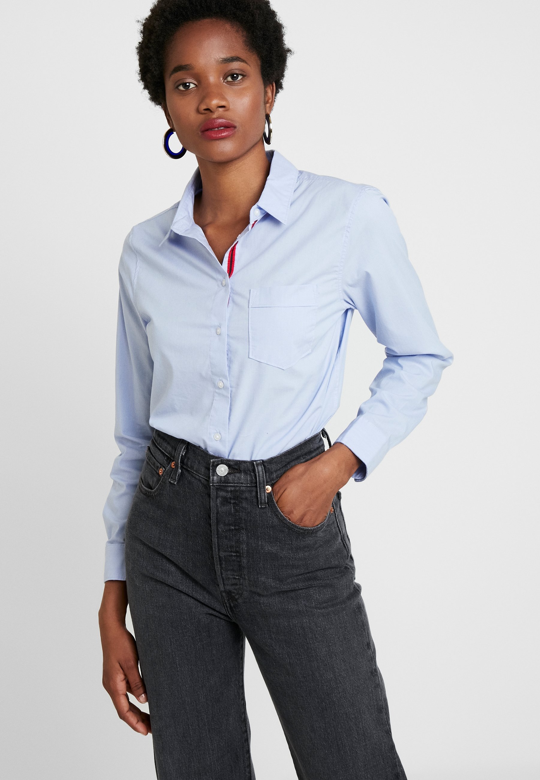 Banana Republic QUINN RIBBON PLACKET Skjorte light blue Banana Republic QUINN Skjorte white Zalando.no