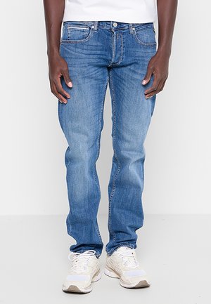 Blå jeans med en klassisk rett benkutt, laget av denimstoff, med frontlommer og en falmet vask med kontrasterende sømdetaljer.
