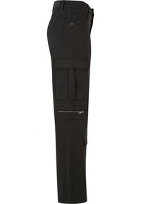 Pantaloni cargo neri con design a gamba dritta, dotati di molteplici tasche, dettagli con zip e una texture di tessuto resistente.