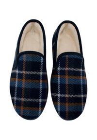 Zapatillas de casa de cuadros con un patrón en azul oscuro, negro y naranja, con un suave forro en crema y una suela plana y redondeada.