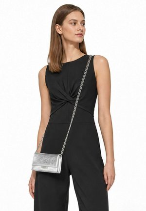 Ted Baker, MAHIRIA CLUTCH GELDBÖRSE 15.5 CM - Borsa a tracolla - silver-coloured