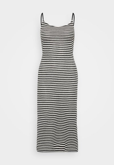 Bezramenné šaty se těsným střihem, černobílé vodorovné pruhy, strukturovaná tkanina a tenké nastavitelné ramínka.