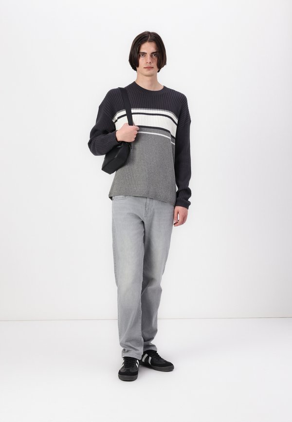 Boxy Crew Sweater - Jumper4